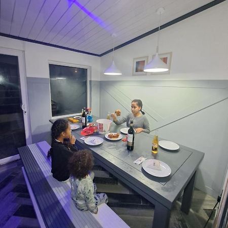 Family Holiday With Hot Tub , Family Groups Only Blackpool Ngoại thất bức ảnh