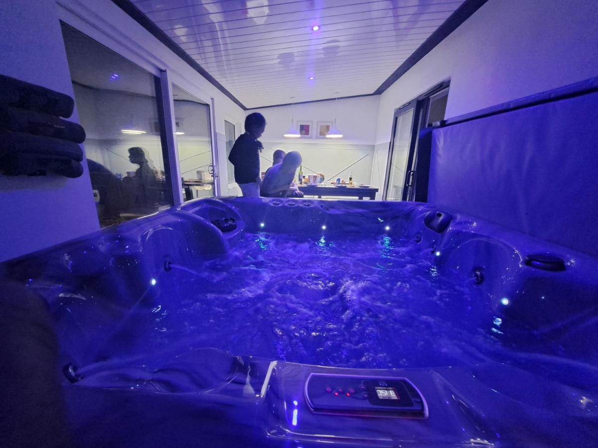 Family Holiday With Hot Tub , Family Groups Only Blackpool Ngoại thất bức ảnh