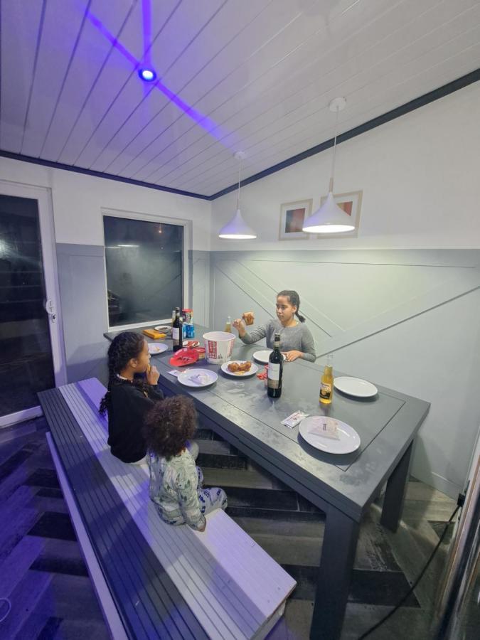 Family Holiday With Hot Tub , Family Groups Only Blackpool Ngoại thất bức ảnh